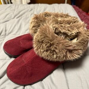 Women's Faux Fur Lined Slippers - Burgundy